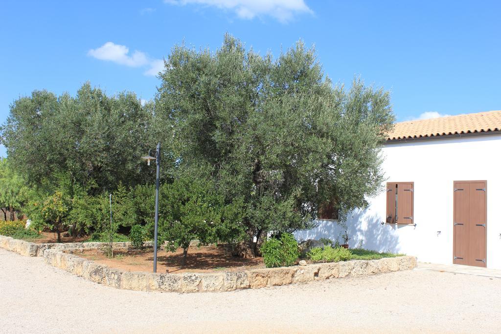 Azienda Agrituristica Masseria La Verna ปาตู ภายนอก รูปภาพ